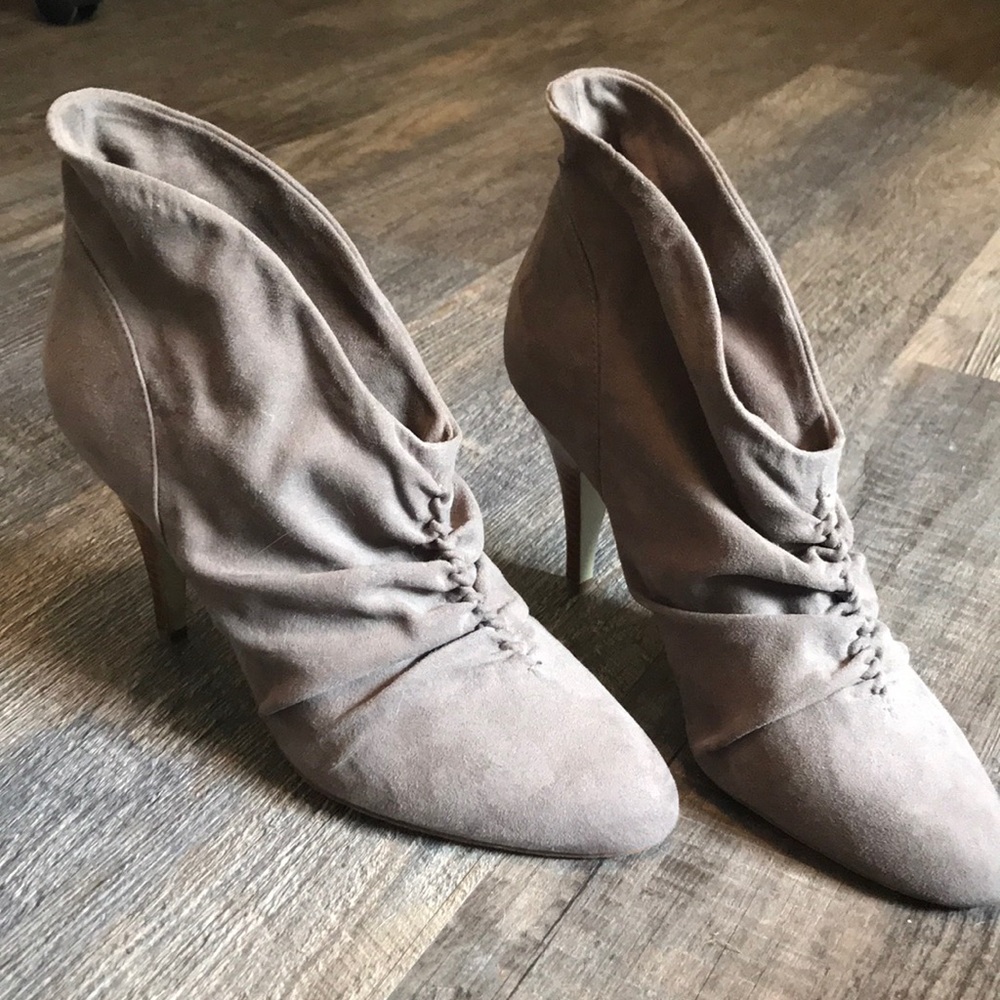 🔥🔥🔥Unisa suede booties! NWOB🔥🔥🔥